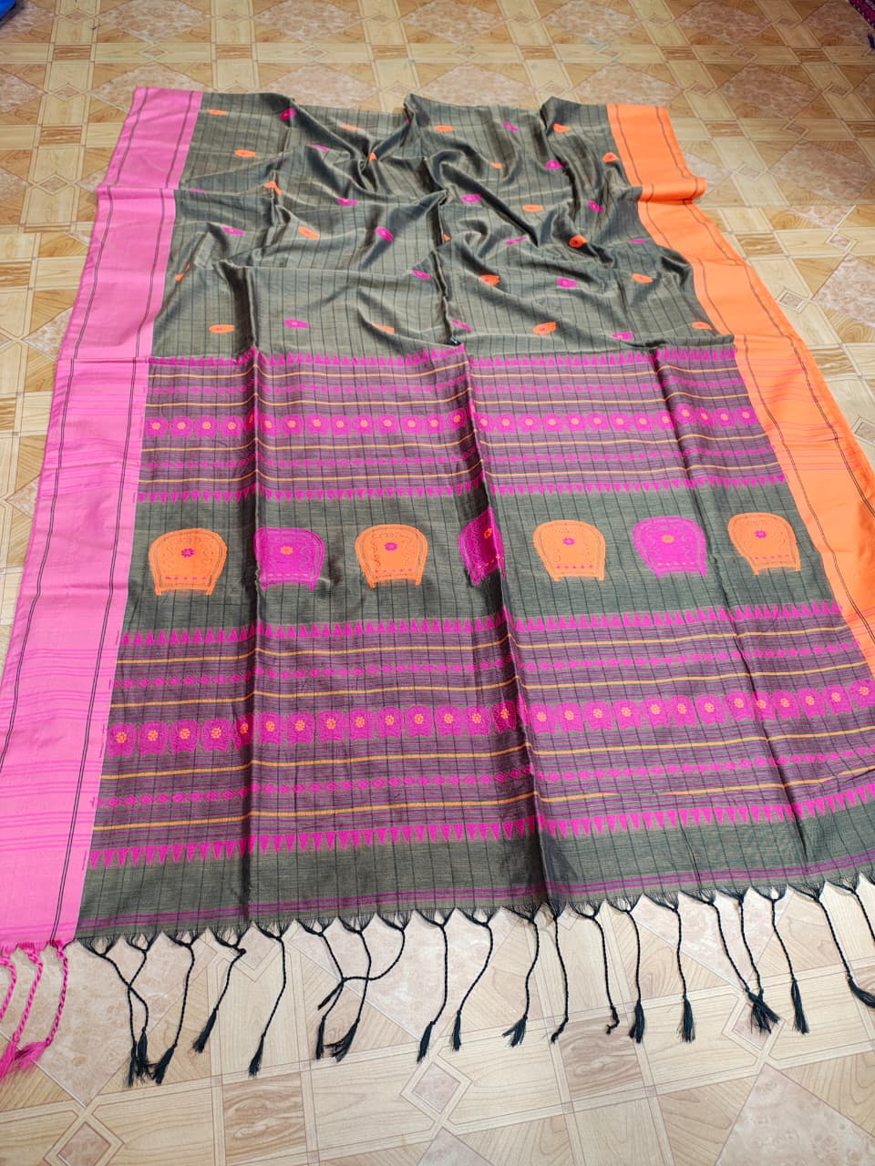 Anaya Grey Pure Mercerized Cotton Handloom Saree